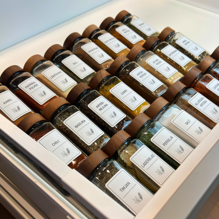 Bild 2, Kryddburkar i glas 12-pack med Akaciaträlock – Svenska etiketter